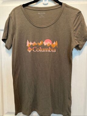 Columbia Olive Short-Sleeve Graphic Tee with Sunset Logo Size Med